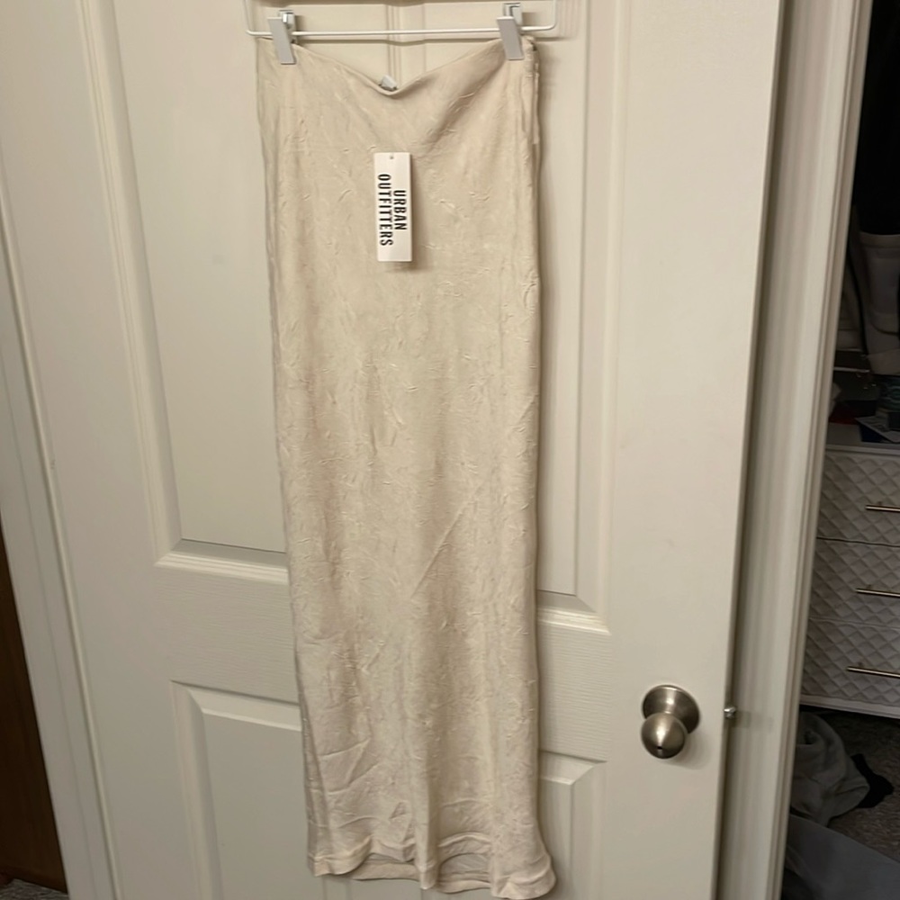 Urban outfitters cream crinkle skirt size s NWT